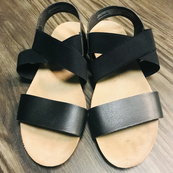 Universal Thread Strappy Sandal - Picture 2 of 3